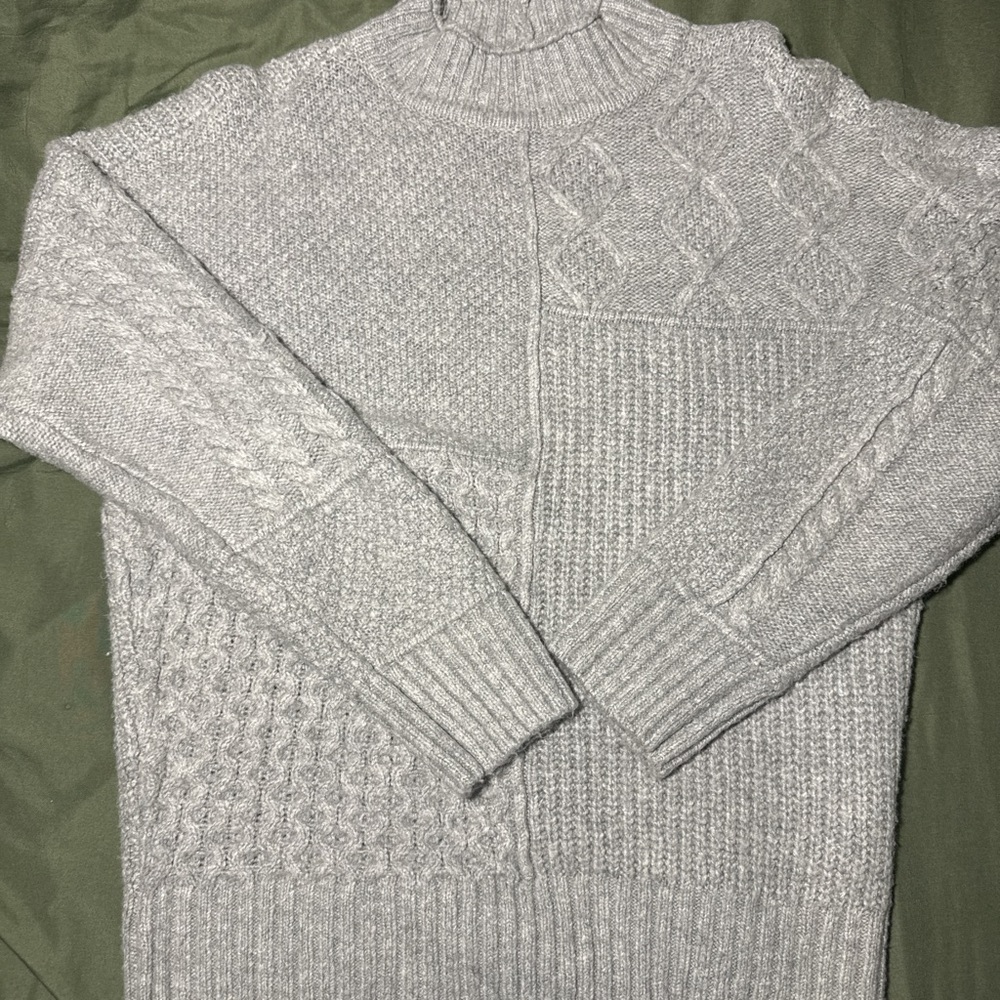 American Eagle Outfitters Light Gray Turtleneck Sweater